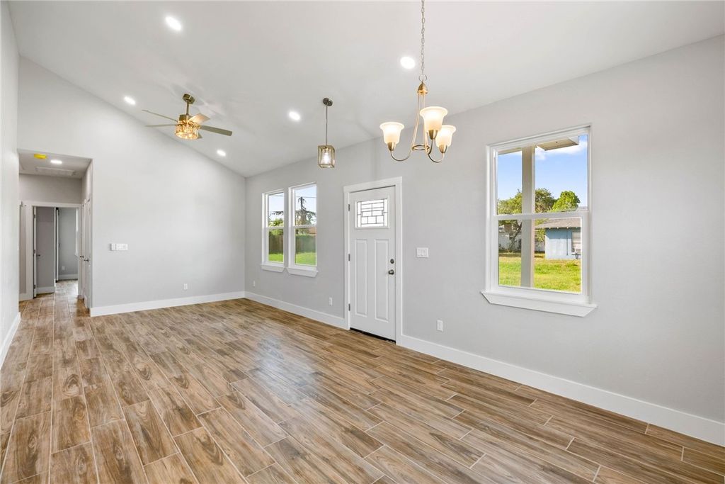 219 S 10th St, Aransas Pass, TX 78336 — photo 5
