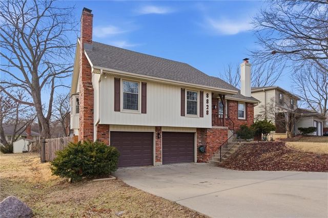 8828 Laurel Avenue, Kansas City, MO 64138