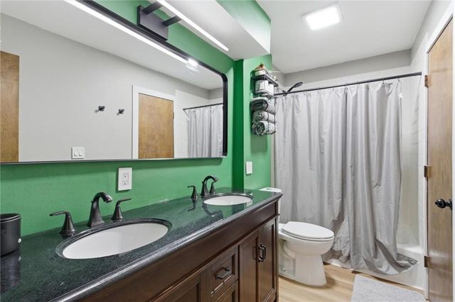 8828 Laurel Avenue, Kansas City, MO 64138