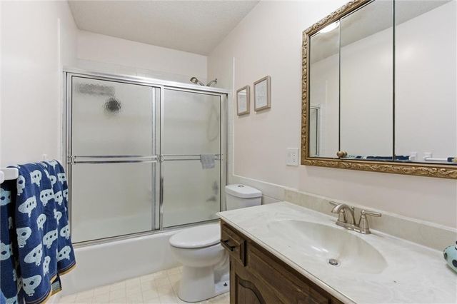 8828 Laurel Avenue, Kansas City, MO 64138