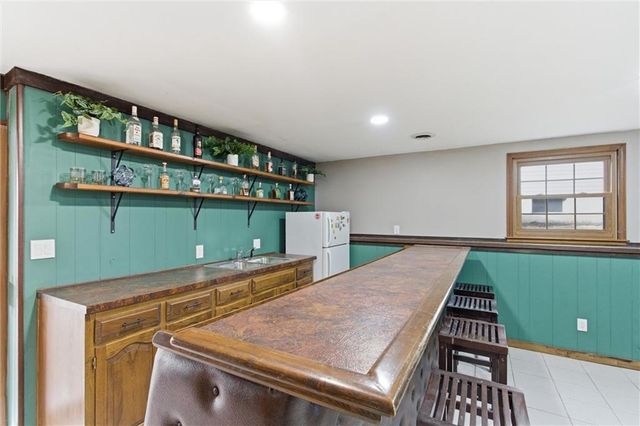 8828 Laurel Avenue, Kansas City, MO 64138