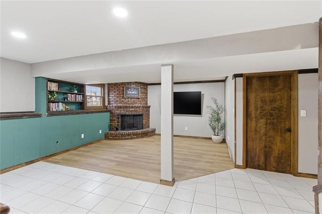 8828 Laurel Avenue, Kansas City, MO 64138