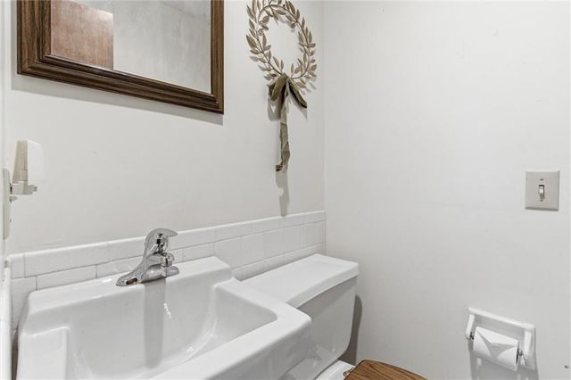 8828 Laurel Avenue, Kansas City, MO 64138