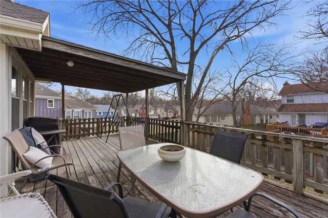 8828 Laurel Avenue, Kansas City, MO 64138