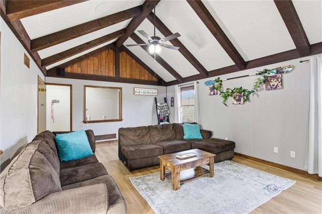 8828 Laurel Avenue, Kansas City, MO 64138