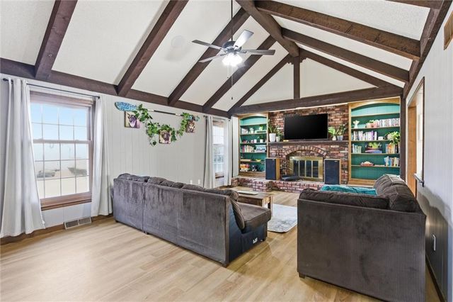 8828 Laurel Avenue, Kansas City, MO 64138