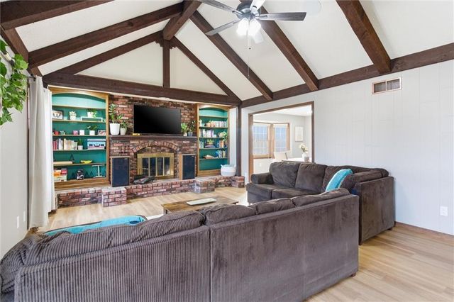 8828 Laurel Avenue, Kansas City, MO 64138