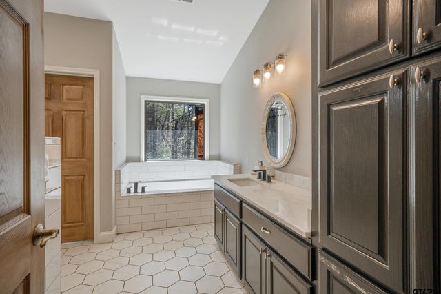 3481 N Loop 343, Rusk, TX 75785