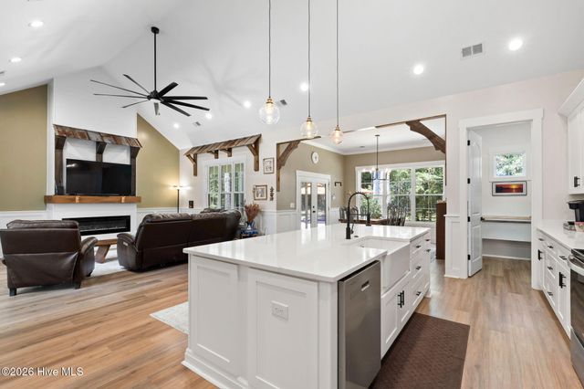 1220 N Middleton Drive NW, Calabash, NC 28467