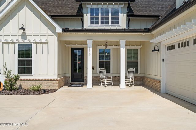 1220 N Middleton Drive NW, Calabash, NC 28467