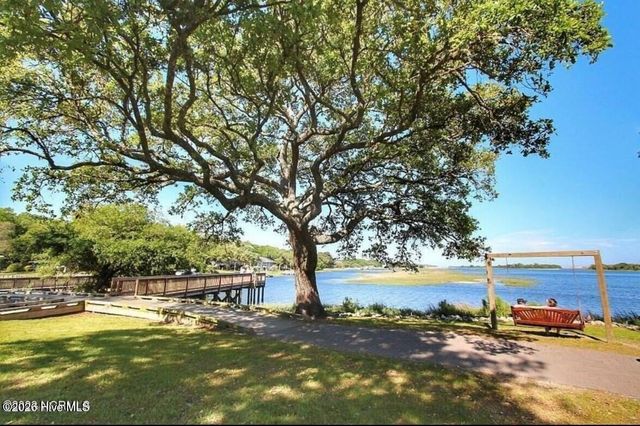 1220 N Middleton Drive NW, Calabash, NC 28467