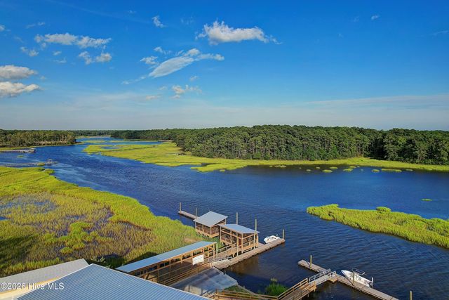 1220 N Middleton Drive NW, Calabash, NC 28467