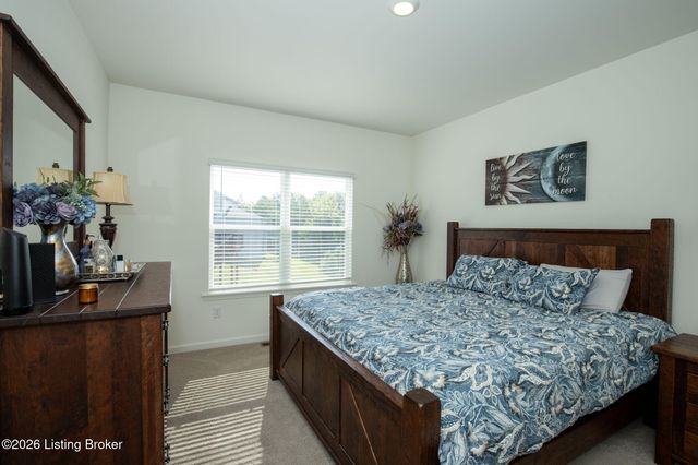 10405 Cedar Mdws Ct, Louisville, KY 40229