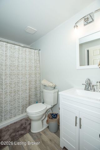 10405 Cedar Mdws Ct, Louisville, KY 40229
