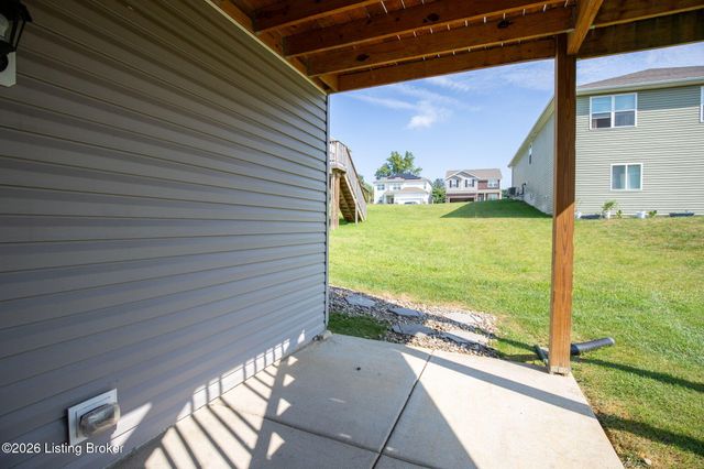 10405 Cedar Mdws Ct, Louisville, KY 40229