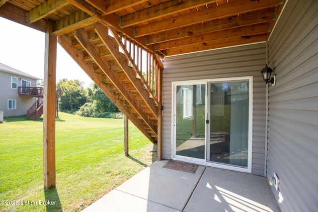 10405 Cedar Mdws Ct, Louisville, KY 40229