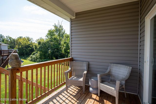 10405 Cedar Mdws Ct, Louisville, KY 40229
