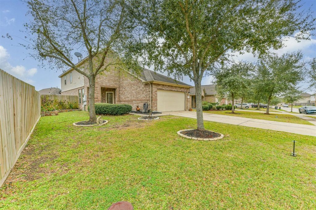 3041 Heather Grove Lane, Dickinson, TX 77539
