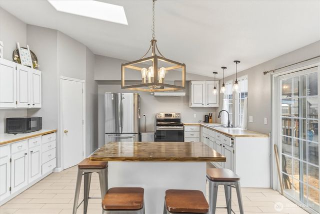 2427 Hickory Avenue, Longview, WA 98632