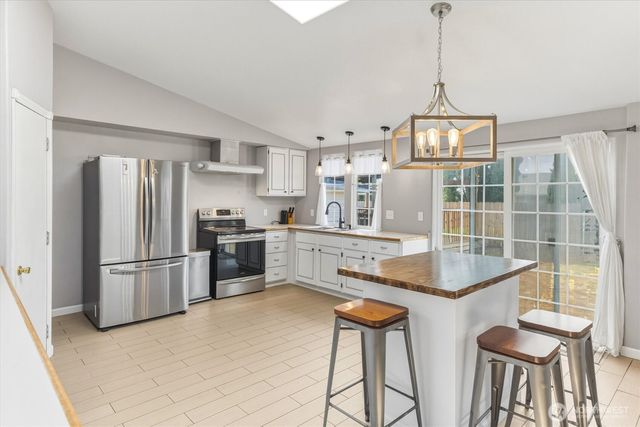 2427 Hickory Avenue, Longview, WA 98632