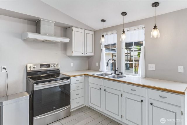 2427 Hickory Avenue, Longview, WA 98632