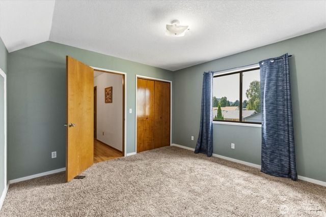 2427 Hickory Avenue, Longview, WA 98632