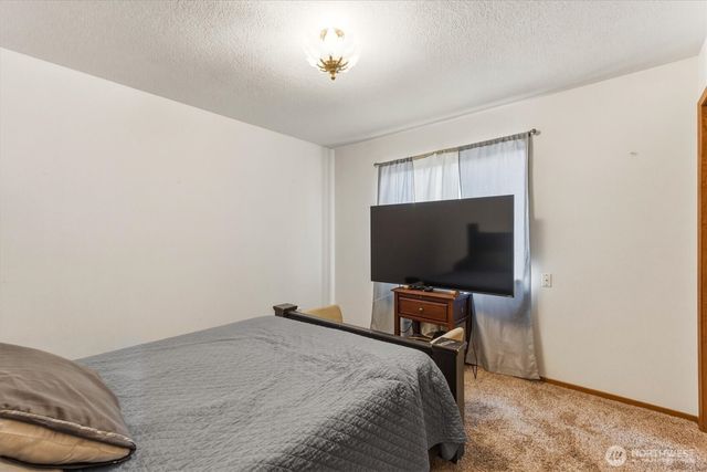 2427 Hickory Avenue, Longview, WA 98632