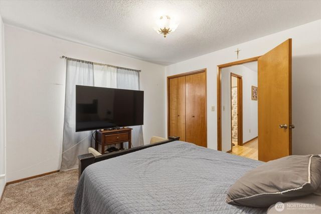 2427 Hickory Avenue, Longview, WA 98632