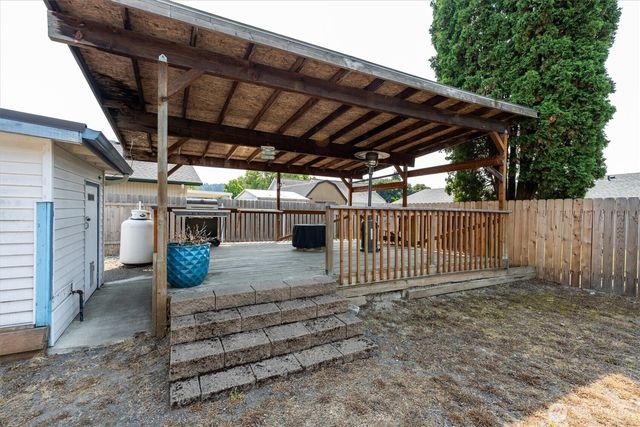 2427 Hickory Avenue, Longview, WA 98632