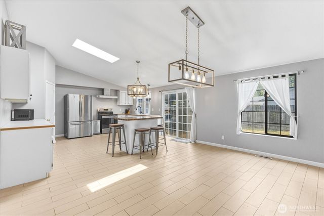2427 Hickory Avenue, Longview, WA 98632