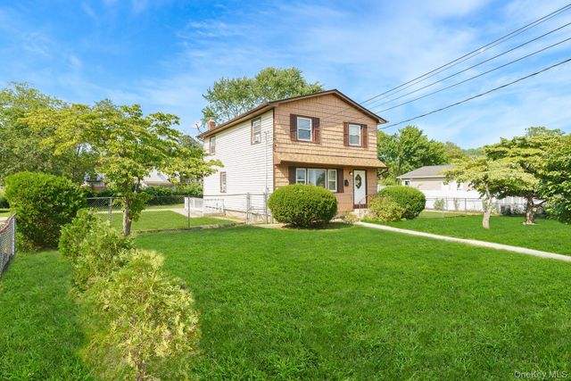 9 Van Cedar Street, Brentwood, NY 11717
