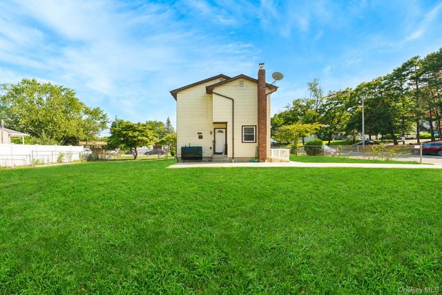 9 Van Cedar Street, Brentwood, NY 11717