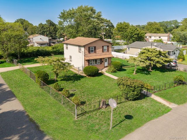9 Van Cedar Street, Brentwood, NY 11717