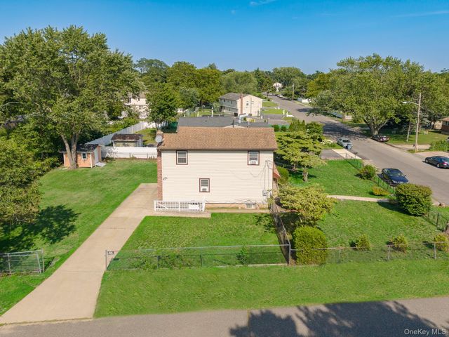 9 Van Cedar Street, Brentwood, NY 11717
