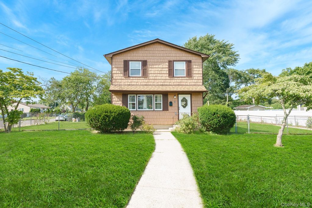 9 Van Cedar Street, Brentwood, NY 11717