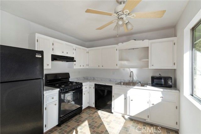 32142 Hunsaker Way, Running Springs, CA 92382