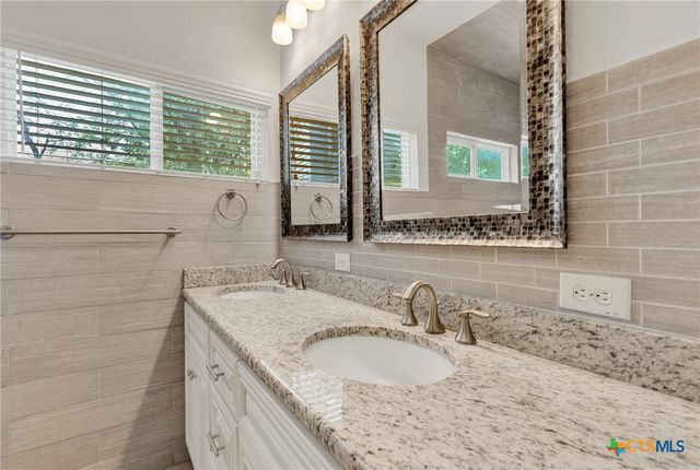 3330 Charleston Lane, Cibolo, TX 78108