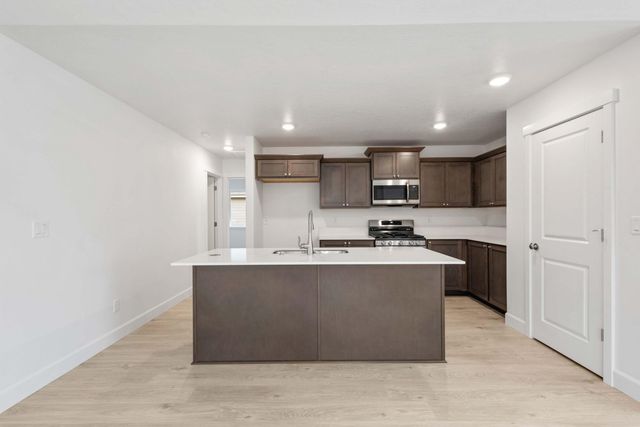 4136 SW Pumice Avenue 74, Redmond, OR 97756