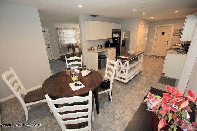 8205 93rd Avenue, Vero Beach, FL 32967