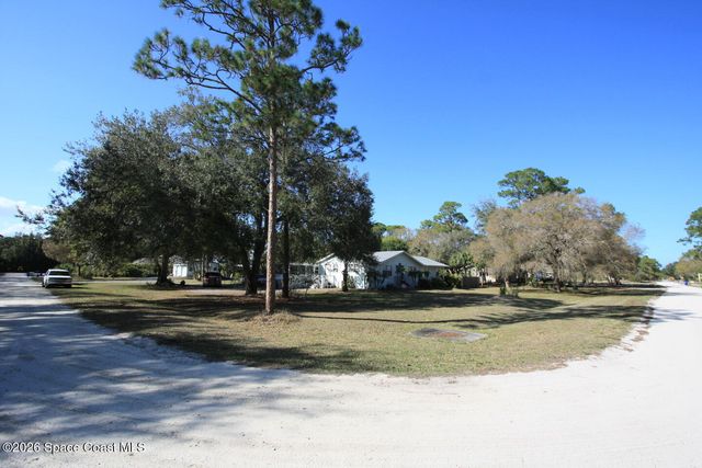 8205 93rd Avenue, Vero Beach, FL 32967