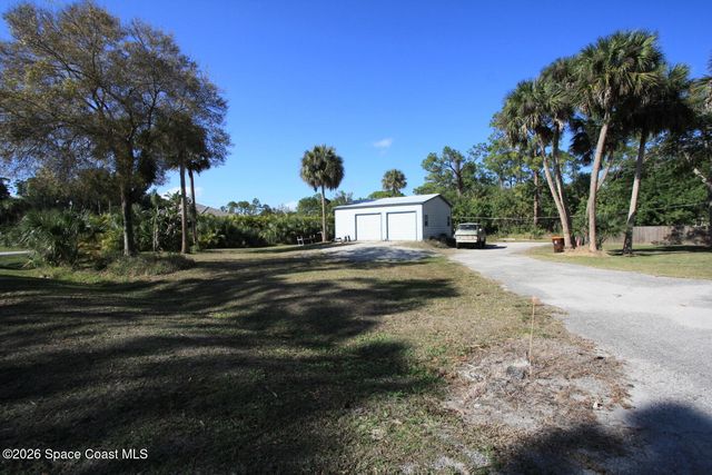 8205 93rd Avenue, Vero Beach, FL 32967