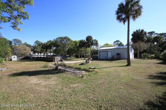 8205 93rd Avenue, Vero Beach, FL 32967