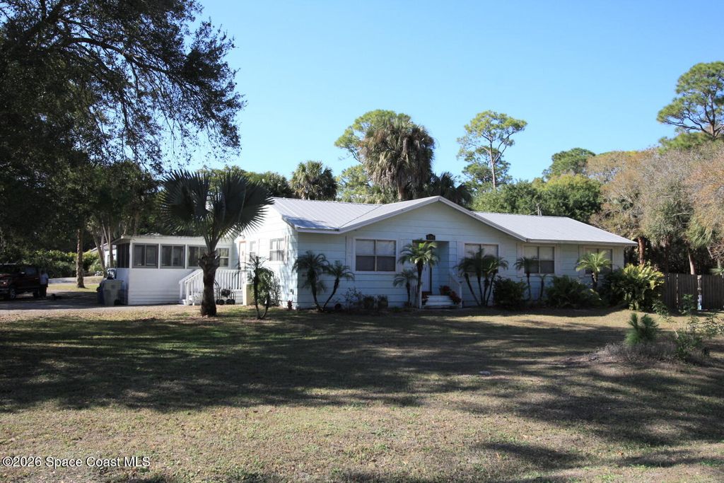 8205 93rd Avenue, Vero Beach, FL 32967