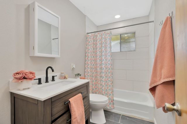 2208 E Blake St, Wichita, KS 67211