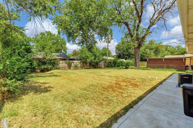 2208 E Blake St, Wichita, KS 67211