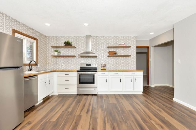 2208 E Blake St, Wichita, KS 67211