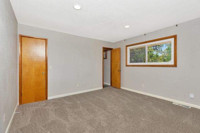 2208 E Blake St, Wichita, KS 67211