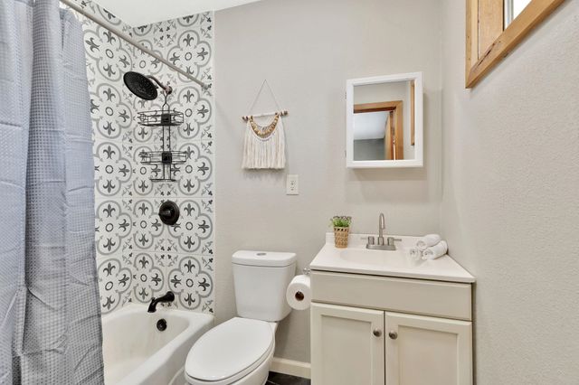 2208 E Blake St, Wichita, KS 67211