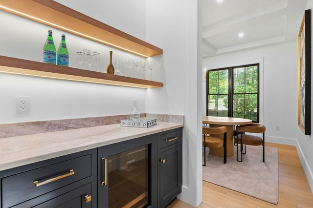 29 Hartford St, Dover, MA 02030