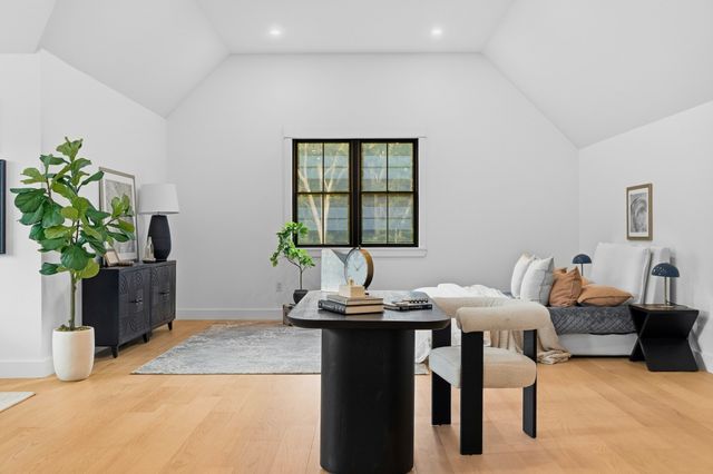 29 Hartford St, Dover, MA 02030